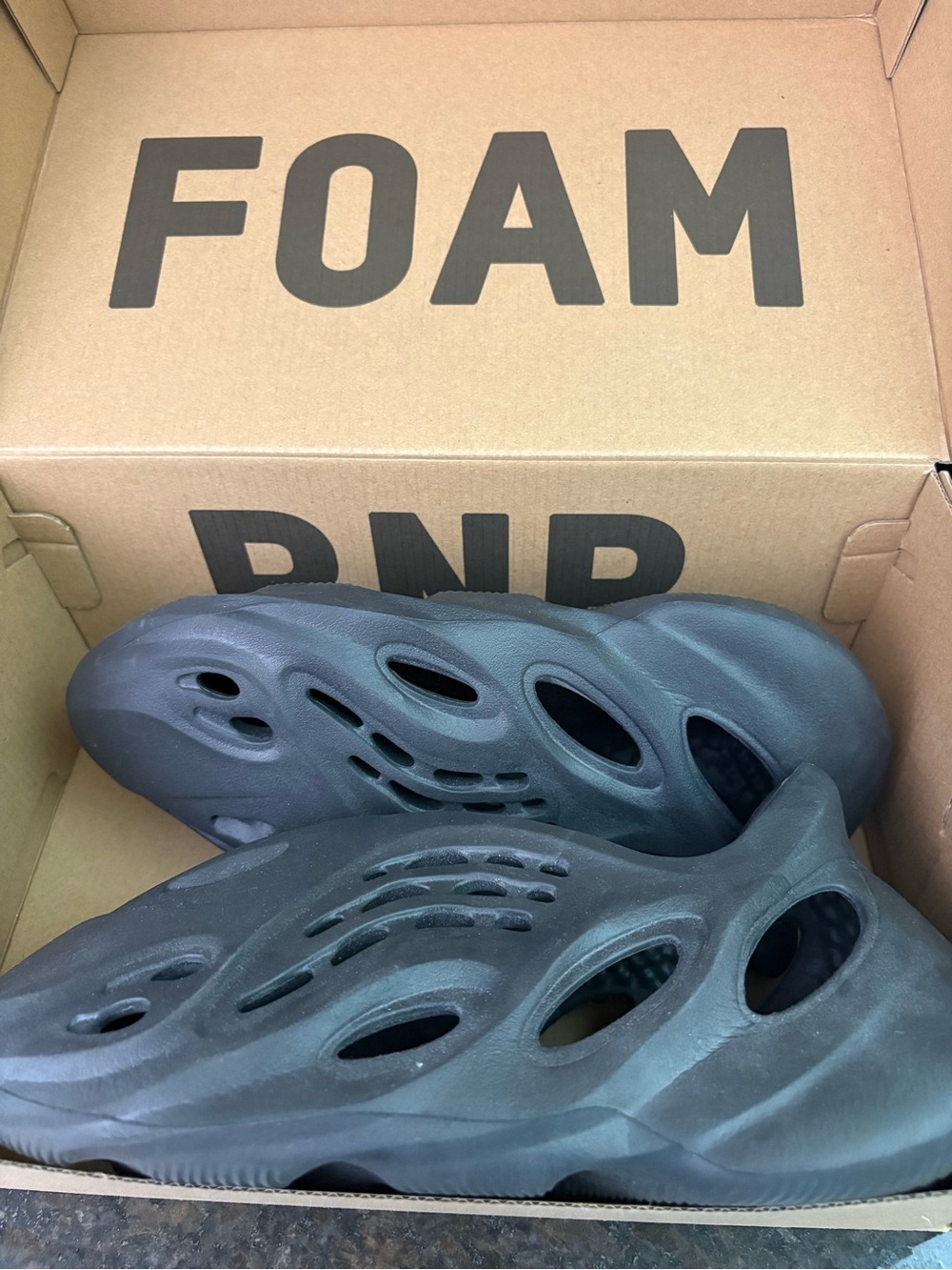 adidas Onyx/Black YZY FOAM RNR Box